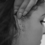 double-surface-tragus-piercing
