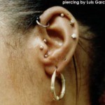 tragus-piercing-vertical