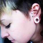 vertical-tragus-piercing