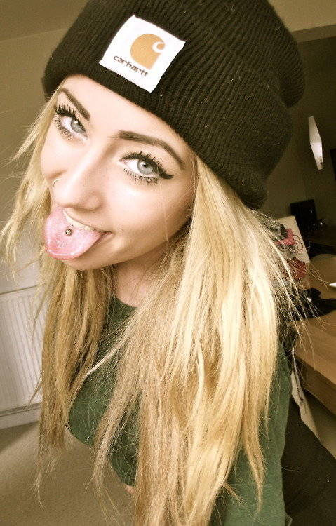 beautiful-tongue-piercing